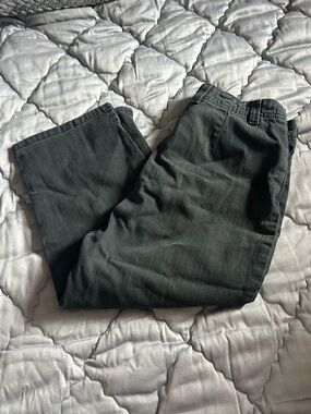 Gloria Vanderbilt Women's Black Straight-Leg Capris